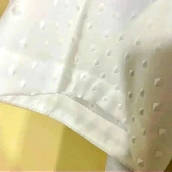 NWT Bar III White Textured Laser Cut Embroidered Diamond Cropped Blouse Size L - Picture 6 of 13
